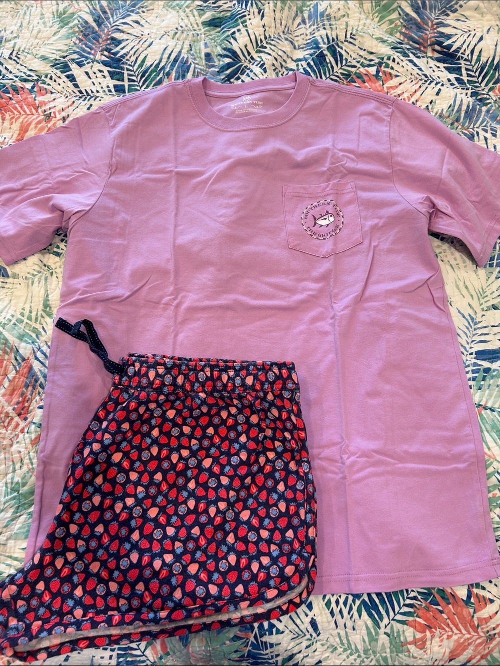 Southern Tide Lilac Short Sleeve Tee with XL Navy Strawberry Print lounge Shorts